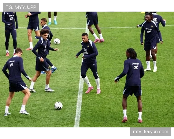 通讯：英超俱乐部“社区行动月”启动，多队球员参与基层足球活动